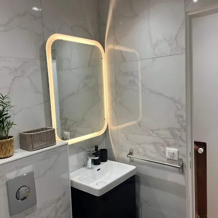 Celine 16 Lumiere 2 Bedroom By Eiffel Tower Paris